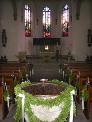 Kirche Taufbrunnen
